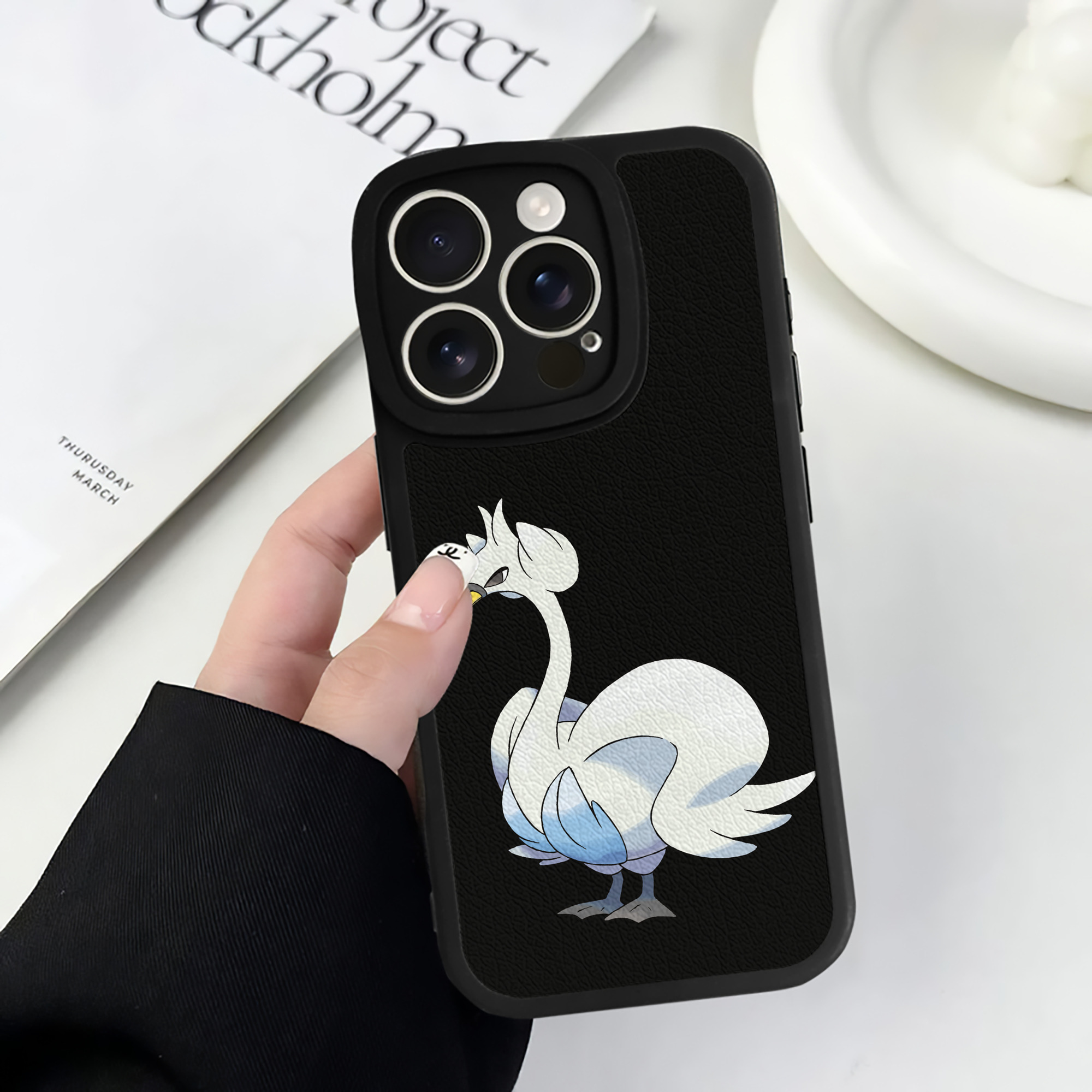 （画像用） ポケットモンスター Pokémon 【iPhone 16シリーズ対応】シリコンスマホケース（レザー調） 材質：シリコン